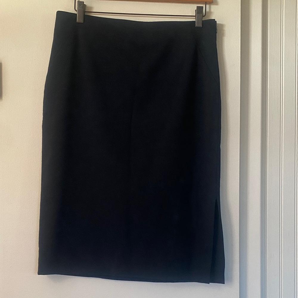 Classic Navy Pencil Skirt - Sleek Professional Style